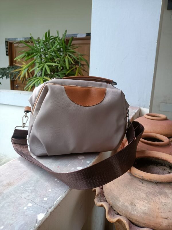 Women's High Quality Waterproof Nylon Crossbody HandBag with Detachable Strap Shoulder Bag (Brown)